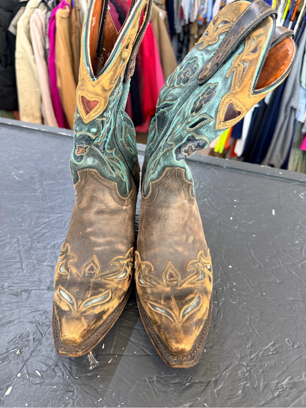 Women’s vintage blue bird boots 7.5